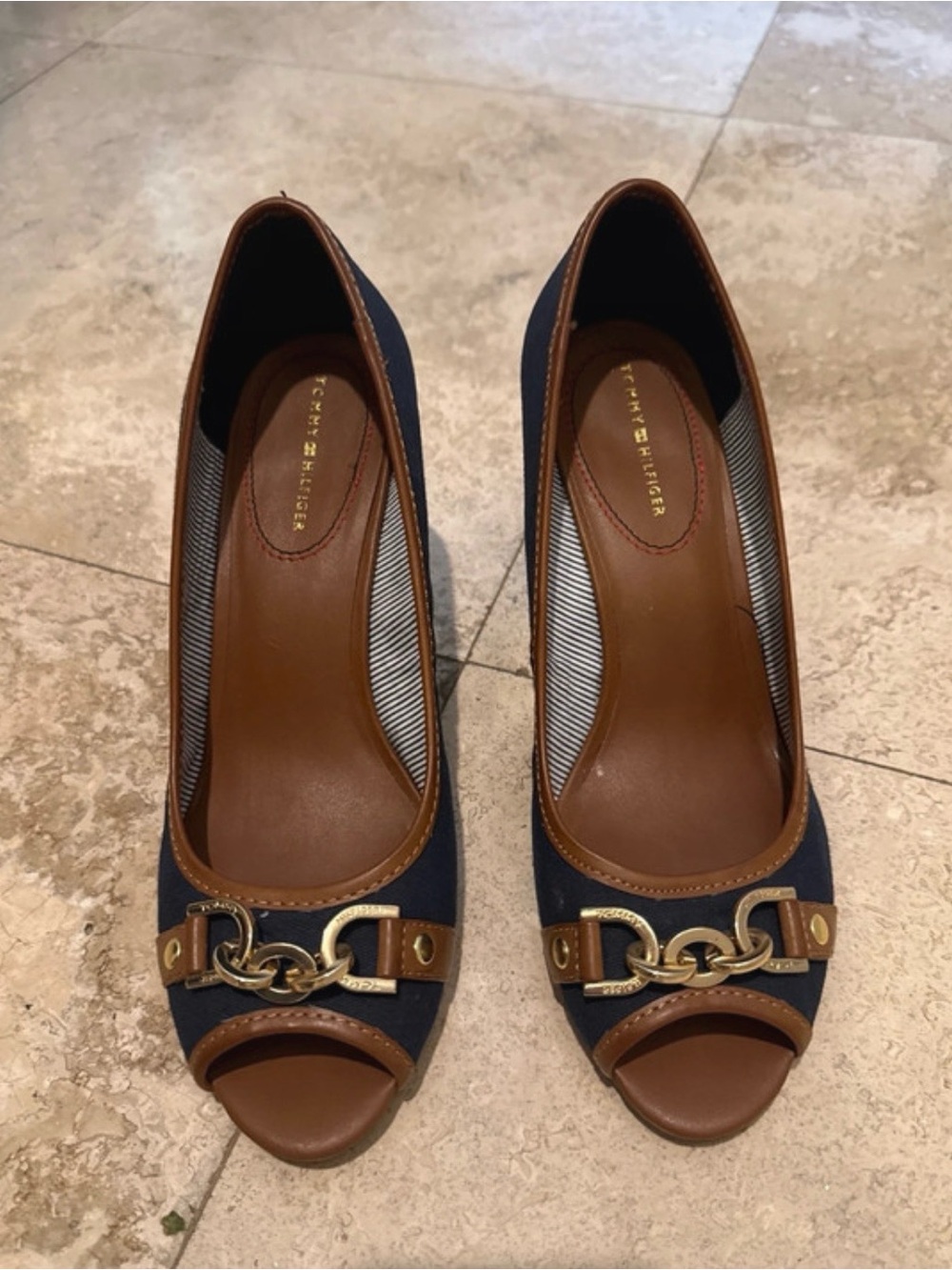 Tommy Hilfiger Navy and Brown Peep-Toe Heels with Gold Chain